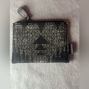 Pendleton Wool Zip Coin Pouch
Wallet Black Geometric